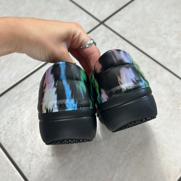 Crocs Neria Pro II Graphic Slip‎ Resistant Clog Black Tie-Dye - Picture 7 of 11